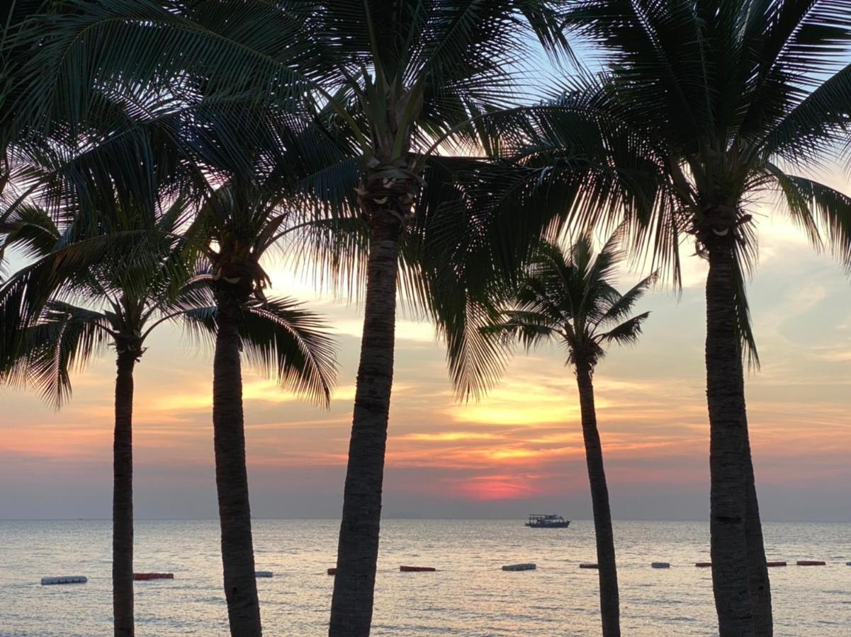 Luxurious Apartment On Jomtien Beach Road Екстер'єр фото
