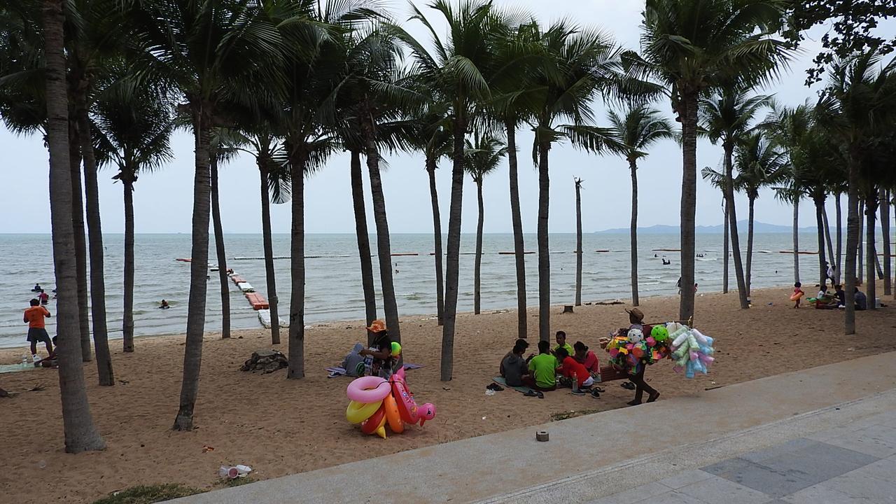 Luxurious Apartment On Jomtien Beach Road Екстер'єр фото
